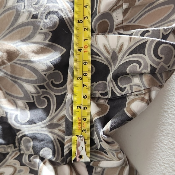 Mossimo short womens stretch floral all over print gray white size 8 - Picture 7 of 7